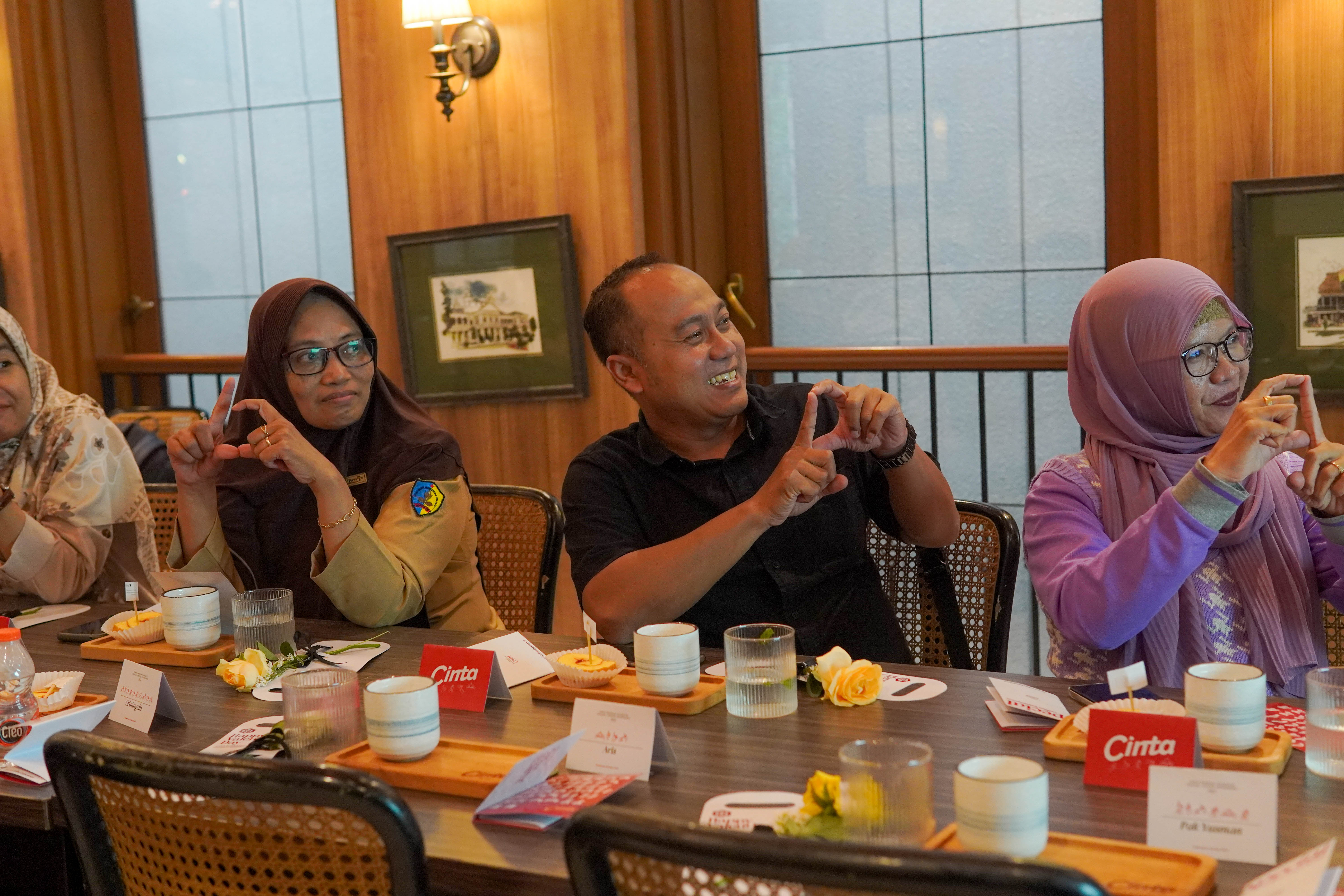 Participants enjoying coffee